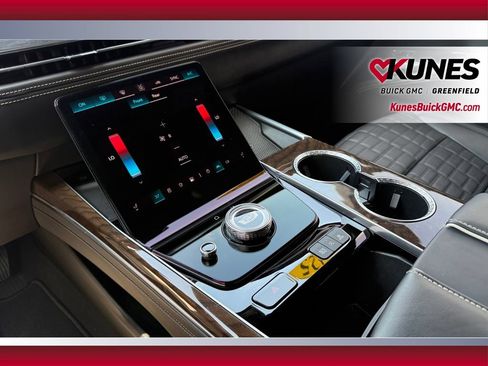 Used 2025 Cadillac Escalade Sport Platinum w/ LPO, Floor Liner Package AWD/4WD image 28