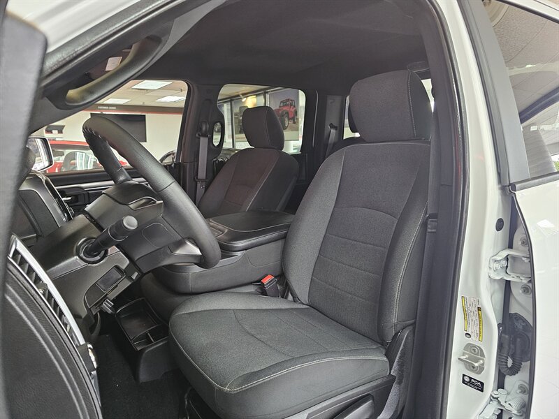 Used 2024 RAM 1500 Warlock AWD/4WD image 10