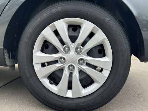 Used 2025 Kia Soul LX FWD image 8