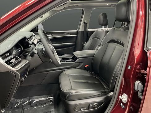 Used 2023 Jeep Grand Cherokee 4WD 4xe image 4