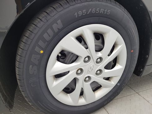 Used 2019 Hyundai Elantra SE w/ Cargo Package FWD image 31