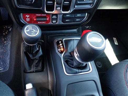New 2025 Jeep Gladiator Rubicon w/ Safety Group AWD/4WD image 22
