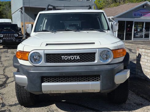 Used 2013 Toyota FJ Cruiser 4WD image 2