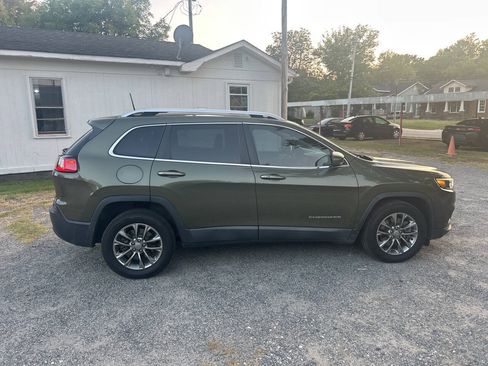 Used 2019 Jeep Cherokee Latitude Plus w/ Comfort/Convenience Group FWD image 7