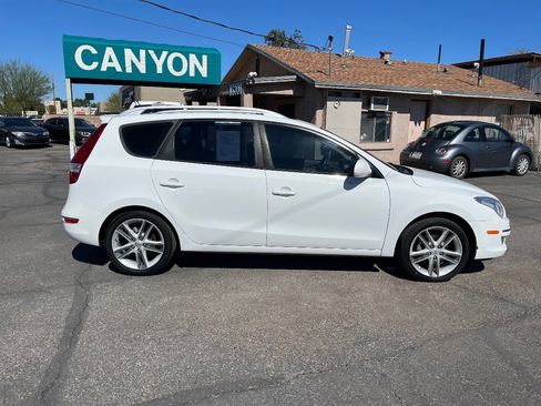 Used 2011 Hyundai Elantra SE image 3