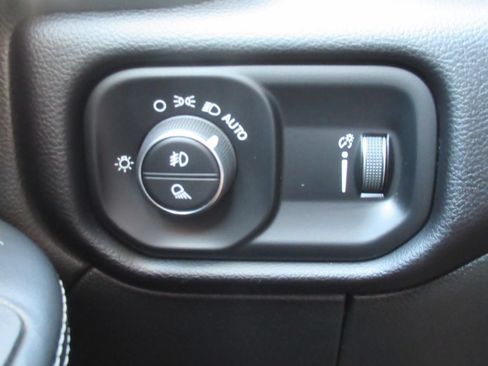 Used 2025 RAM 2500 Big Horn AWD/4WD image 22