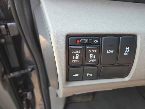 Used 2014 Honda Odyssey Touring image 13