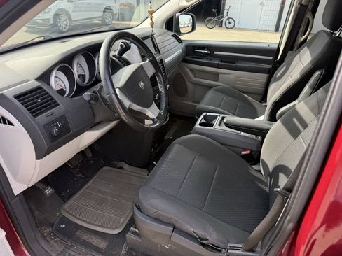 Used 2010 Dodge Grand Caravan Hero w/ Entertainment Group 1 FWD image 3