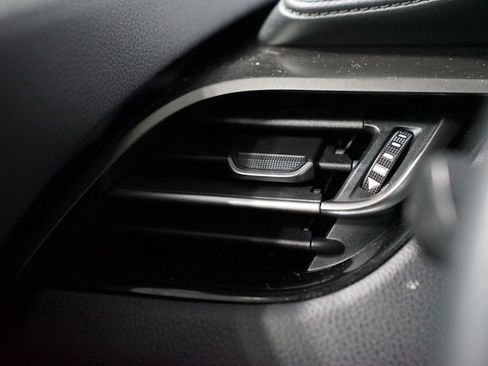 Used 2018 Toyota C-HR XLE image 22