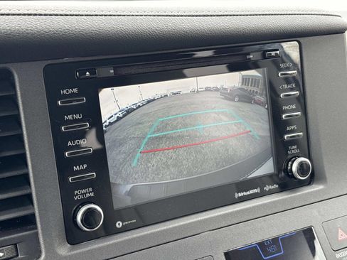 Used 2019 Toyota Sienna XLE w/ XLE Navigation Package image 31