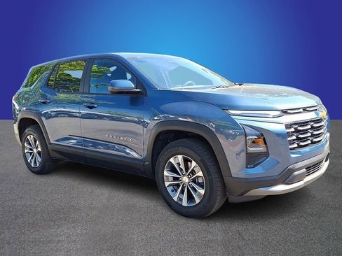Used 2025 Chevrolet Equinox LT AWD/4WD image 2