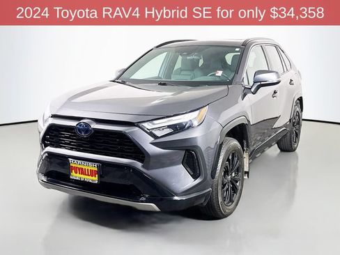Used 2024 Toyota RAV4 SE w/ Convenience Package AWD/4WD image 3