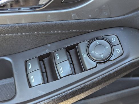 Used 2023 Chevrolet Traverse LT image 22