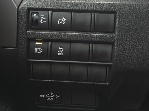 Certified 2024 Toyota Tacoma TRD Off-Road AWD/4WD image 15