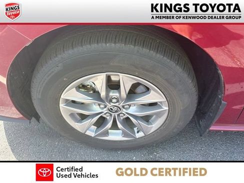 Used 2025 Toyota Sienna XLE FWD image 12