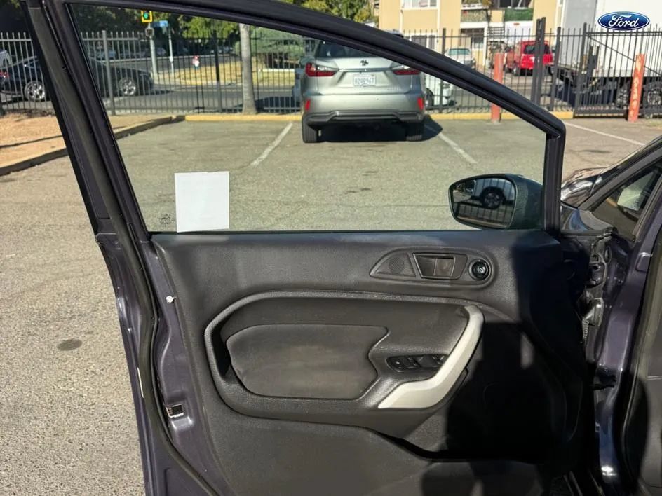 Used 2012 Ford Fiesta SE FWD image 10