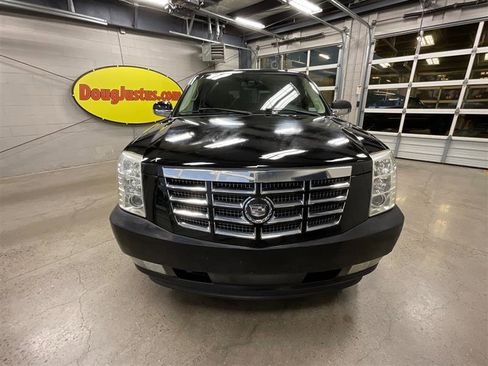 Used 2007 Cadillac Escalade AWD w/ Information Package image 8