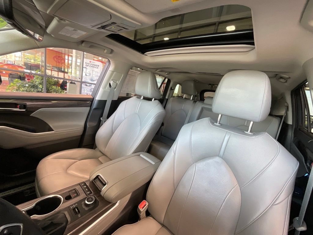 Used 2020 Toyota Highlander Limited w/ Protection Package #3 AWD/4WD image 10