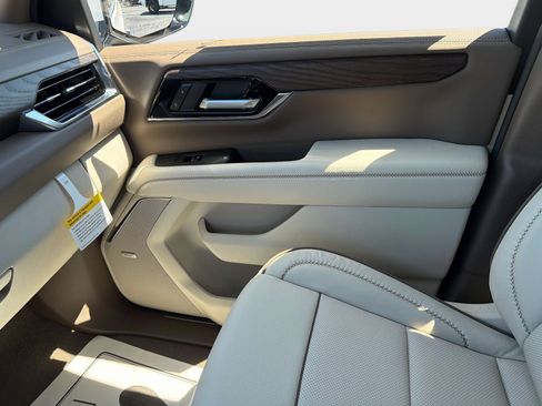 New 2026 GMC Yukon XL Denali w/ Denali Reserve Package image 23