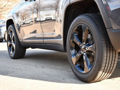 Used 2022 Jeep Grand Cherokee Altitude image 9