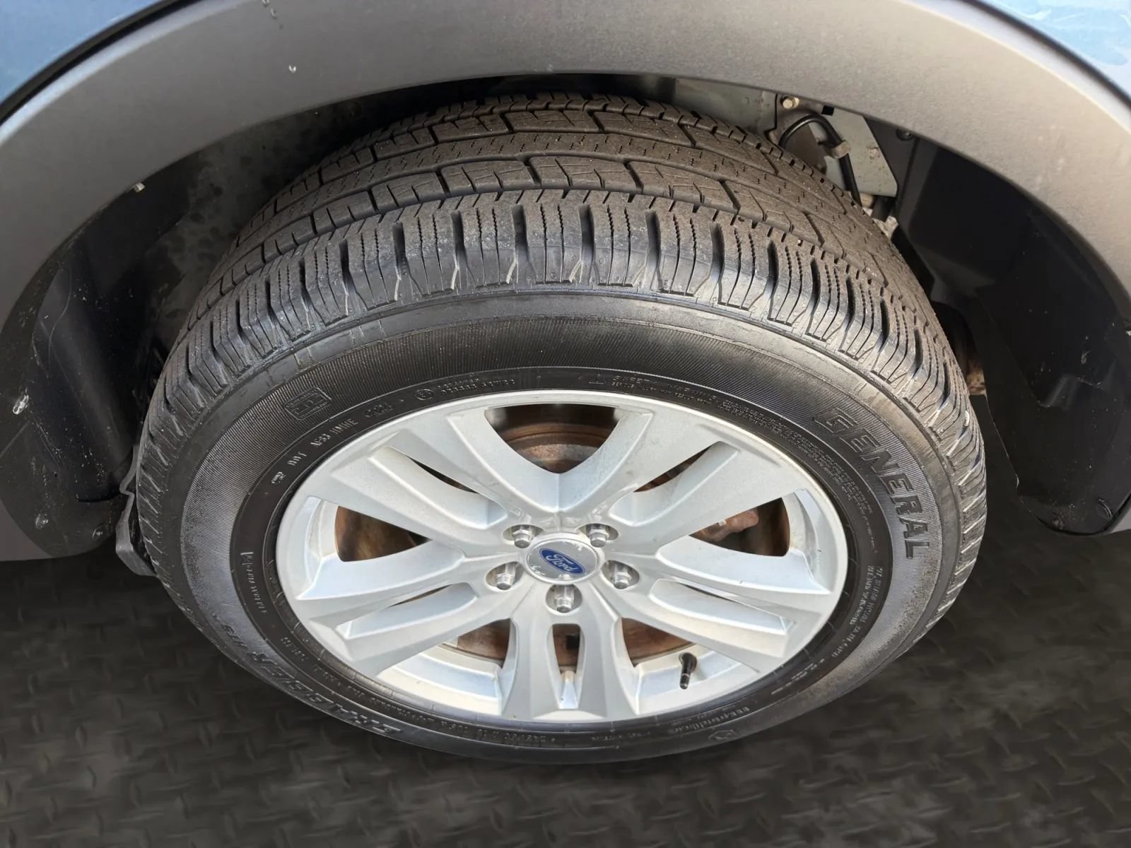 Used 2019 Ford Explorer XLT w/ Equipment Group 202A AWD/4WD image 44