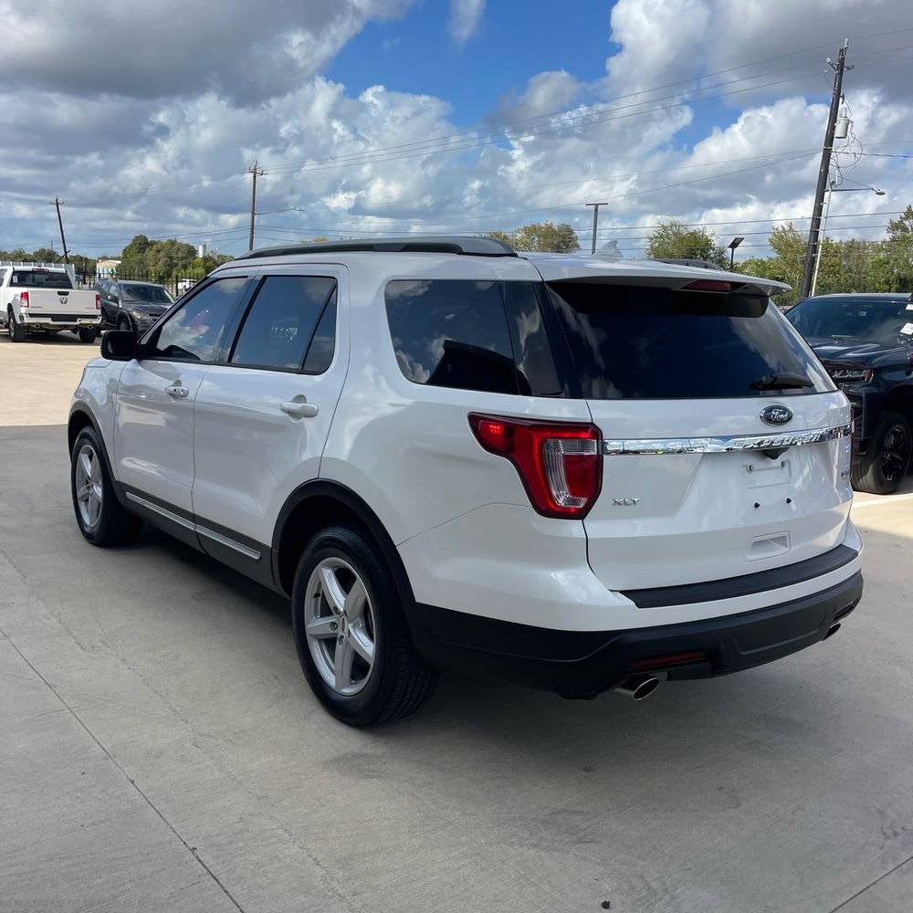 Used 2019 Ford Explorer XLT w/ Equipment Group 202A FWD image 4