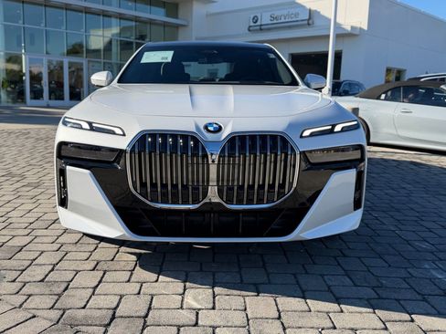 Used 2025 BMW 740i xDrive w/ Premium Package image 5