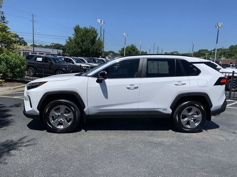 Used 2025 Toyota RAV4 LE AWD/4WD image 5