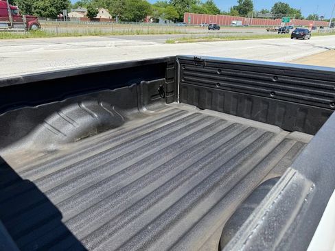 Used 2019 Nissan Frontier S RWD image 13