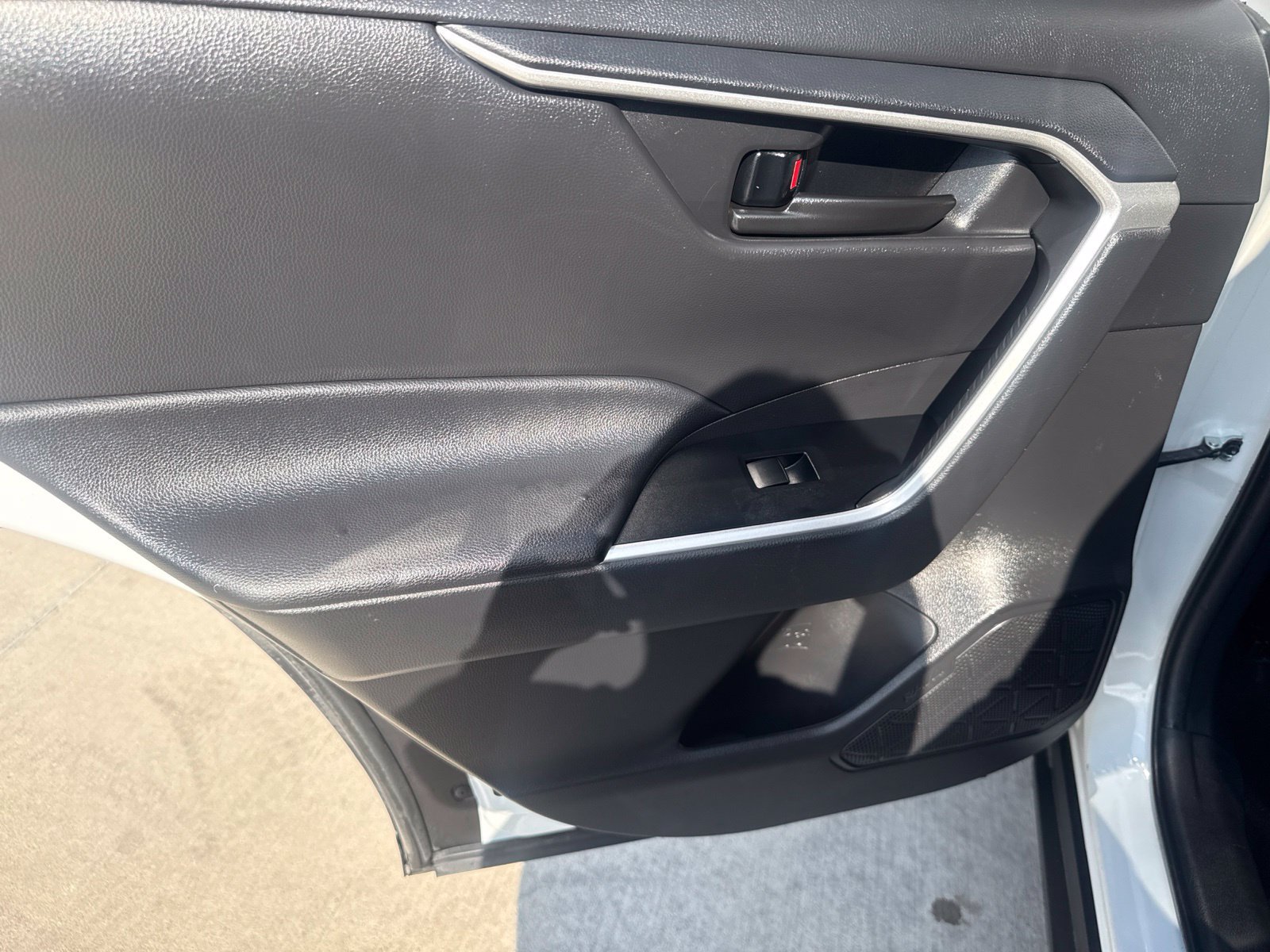 Used 2021 Toyota RAV4 LE w/ Carpet Mat Package (TMS) FWD image 19