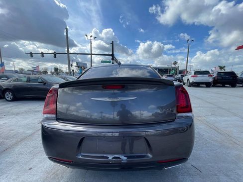 Used 2019 Chrysler 300 S AWD/4WD image 13