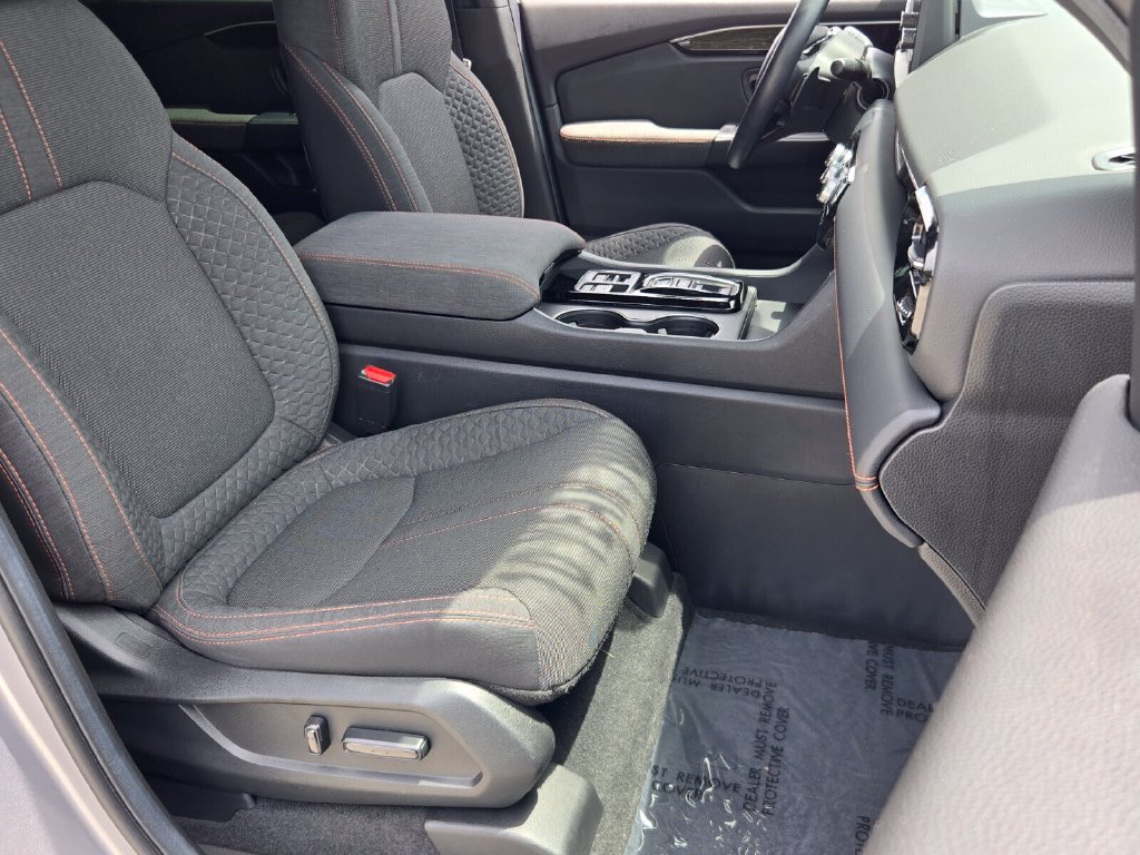 Used 2025 Honda Pilot Sport image 15