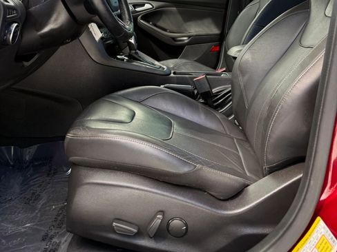 Used 2015 Ford Focus SE w/ Equipment Group 201A image 9