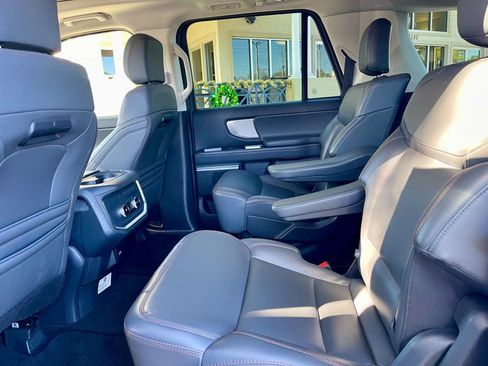 Used 2025 Ford Expedition Max Active image 12