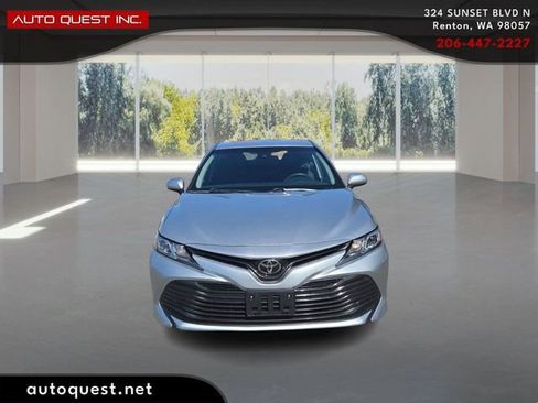 Used 2018 Toyota Camry LE FWD image 2
