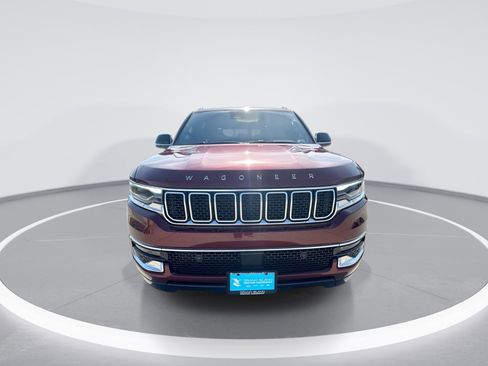 Used 2024 Jeep Wagoneer 4WD w/ Premium Group I image 3