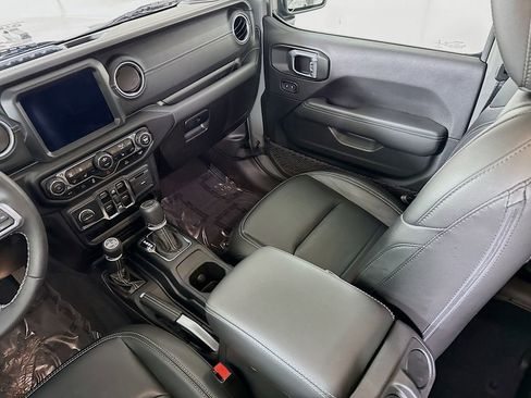 Used 2022 Jeep Wrangler Unlimited Sahara w/ Cold Weather Group AWD/4WD image 25
