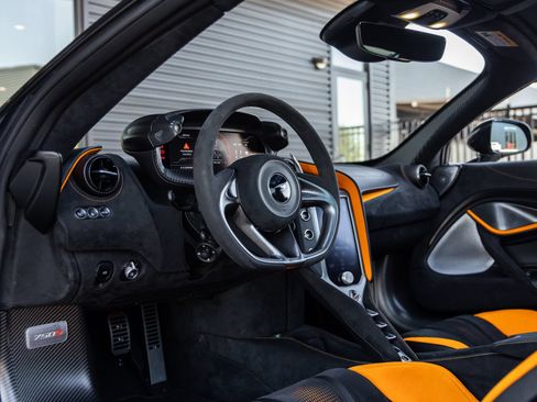Used 2024 McLaren 750S Spider RWD image 28
