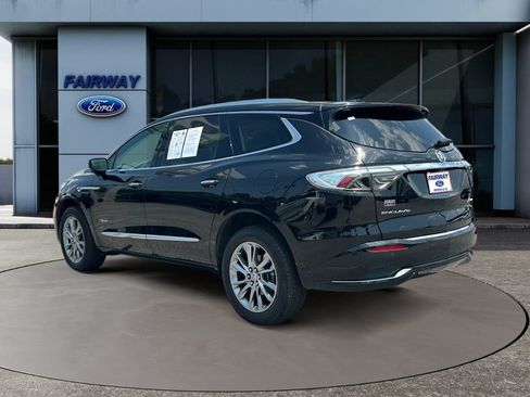 Used 2023 Buick Enclave Avenir w/ Avenir Technology Package FWD image 4
