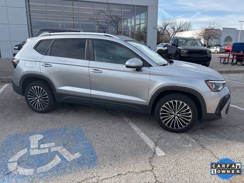 Used 2025 Volkswagen Taos SE image 37