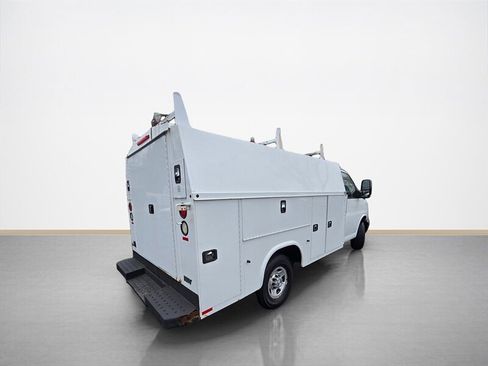 Used 2015 Chevrolet Express 3500 image 4