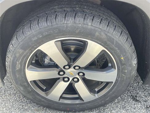 Used 2021 Chevrolet Traverse LT w/ LT Premium Package image 11