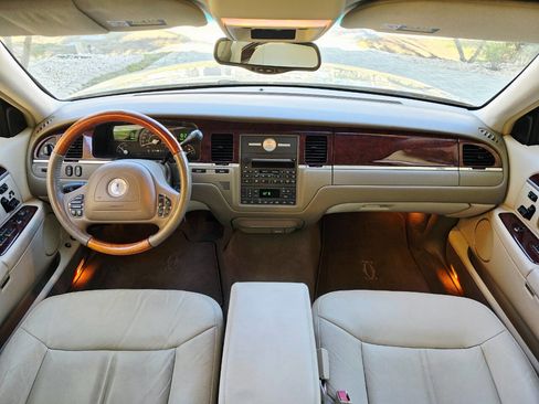 Used 2003 Lincoln Town Car Cartier image 14