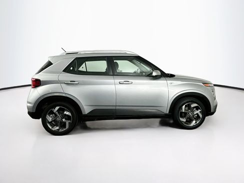 Used 2025 Hyundai Venue SEL FWD image 10