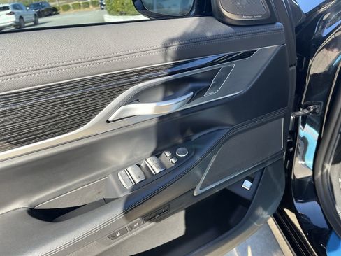 Used 2022 BMW 740i w/ M Sport Package image 19
