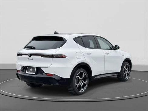 New 2025 Alfa Romeo Tonale w/ Premium Package image 6