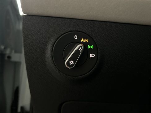 New 2026 Volkswagen Taos SE image 14