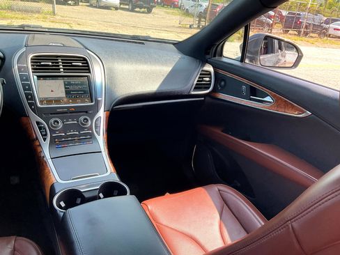 Used 2018 Lincoln MKX Reserve w/ Lincoln MKX Climate Package image 27