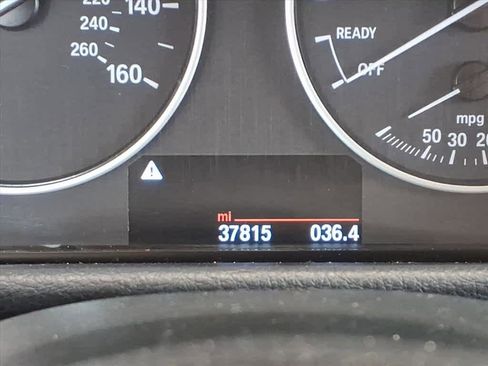 Used 2018 BMW 320i xDrive Sedan w/ Convenience Package image 12