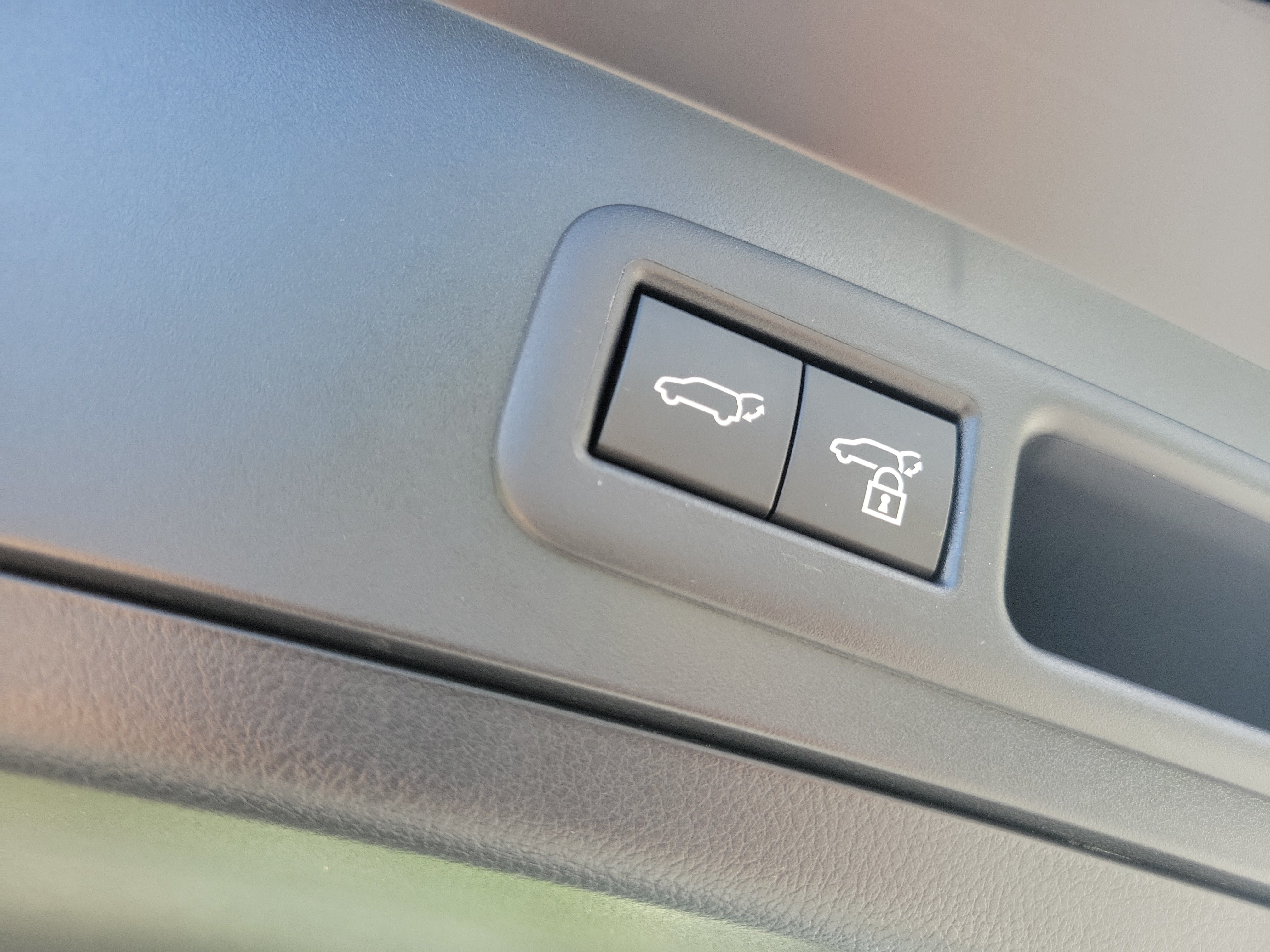 Used 2025 Lexus UX 300h FWD w/ Accessory Package (Z1) image 10